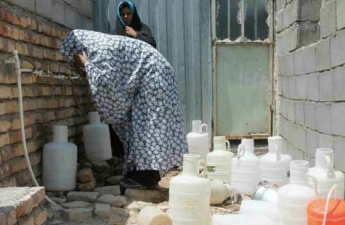 قطعی آب چاهشور دلگان "در آخرین روزهای زمستان"/ پیاده روی ۵کیلومتری برای تامین مایه حیات